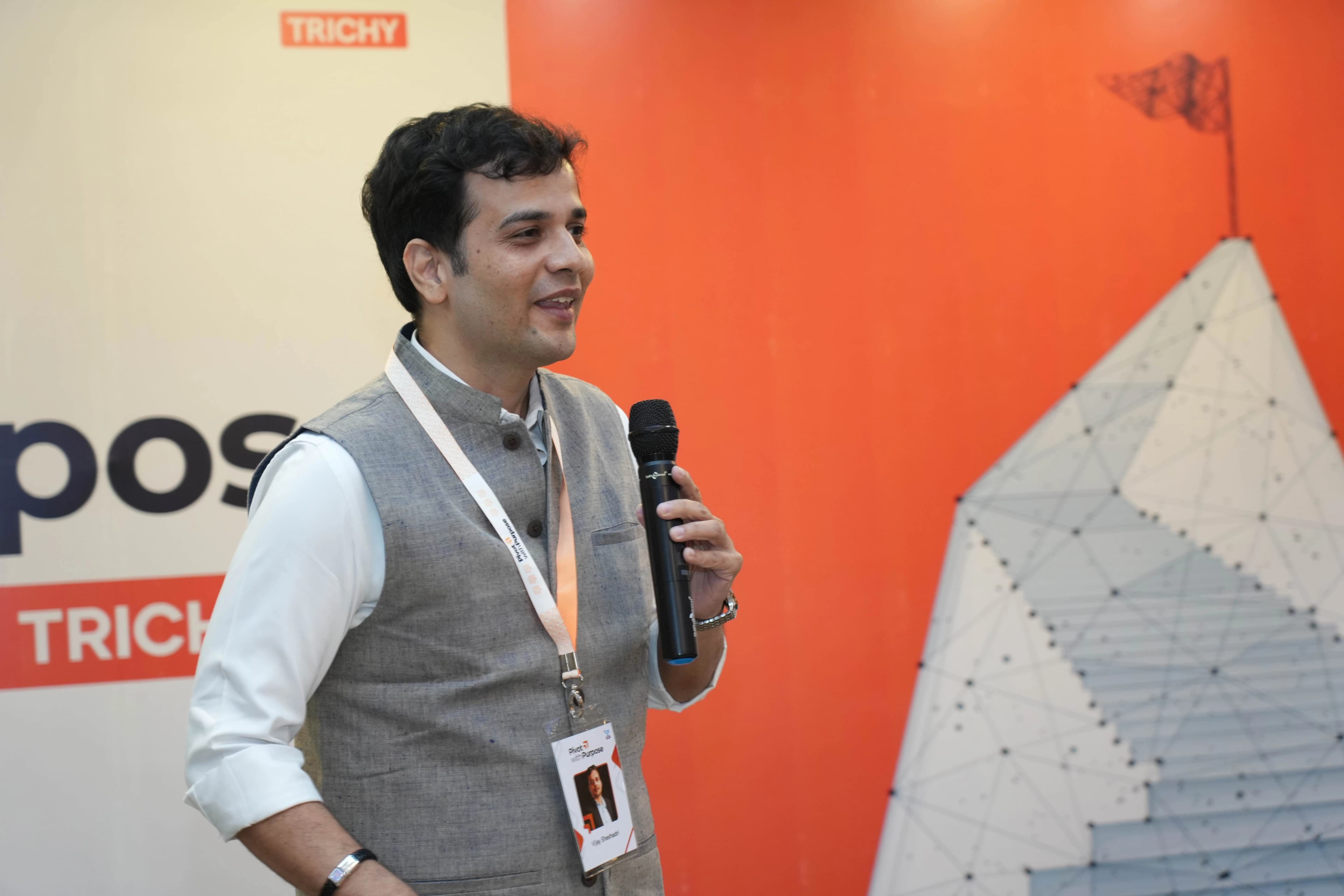 Vijay Sheshadri engaging with the audience